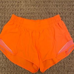 lulu size 6 reg hotty hot shorts